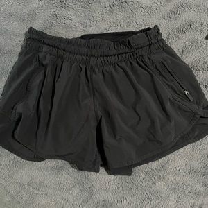 Lulu Lemon Low rise tracker 4 inch lined shorts